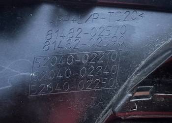Toyota AURIS II 52040-02210 RAMKA HALOGENU KRATKA PRZÓD LEWA