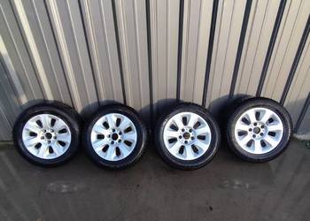 Komplet oryginalnych felg z oponami do BMW.