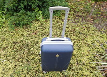Twarda walizka kabinowa RGL o wymiarach 55x35x20