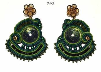 ZIELONE KOLCZYKI na złotym kwiatku - SUTASZ ZIELONE KOLCZYKI na złotym kwiatku - SUTASZ