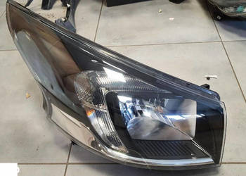 Opel vivaro III 14- reflektor prawy przód
