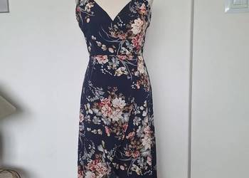 Śliczna letnia asymetryczna długa sukienka maxi granatowa w kwiaty 38
