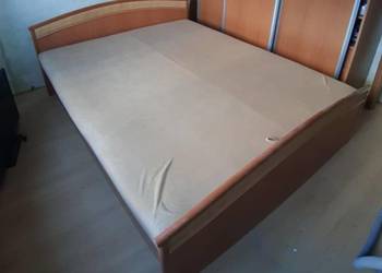 Łóżko so sypialni