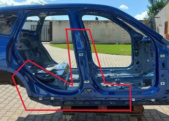BMW iX1 X1 U11 Słupek próg prawy nadkole C31