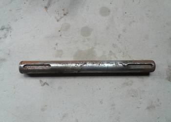 Kosiarka DEUTZ FAHR KM-22. Wałek napędowy przystawki.