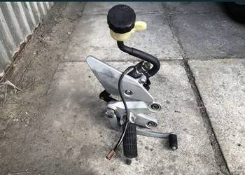 YAMAHA FZ6 Fazer 600cm3 04-09 SET Podnóżek prawy oryginał