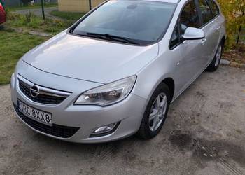 Opel Astra J 1.7 CDTI 110 KM Kombi | 2 komplety kół | 2011 r.