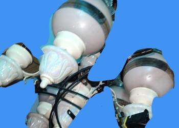 sprzedam lampę sufitową starom z porcelany i metalu mam kloszy tylko 3sztuk