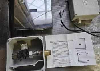Podtynkowy automat spłukujący do pisuarów