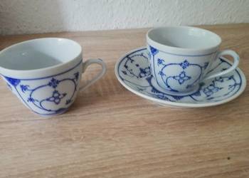 dwie filiżanki i talerzyk stara porcelana