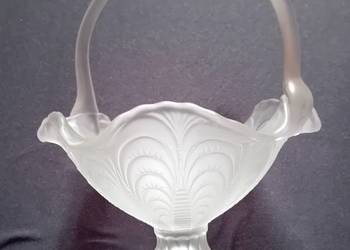 Szklany koszyk, szkło satynowe typu Barolac.