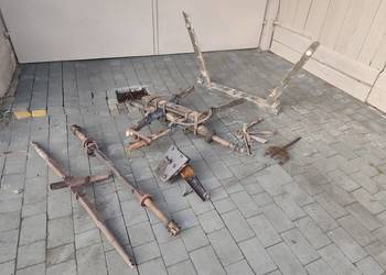 Części zabytkowy lekki wóz konny osie piasty okucia kłonice Przeworsk