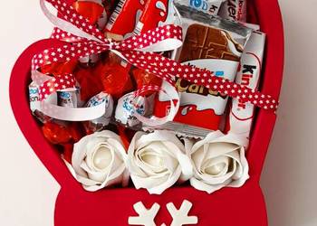 Pinobox Kinder w kształcie rękawicy – prezent świąteczny z różami