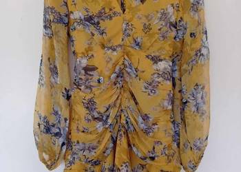 Musztardowa sukienka mini marki ASOS