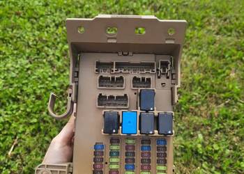 SKRZYNIA BEZPIECZNIKOW SUBARU OUTBACK