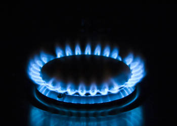 Podłączenie kuchenki gazowej płyty gazowej . próba gazowa