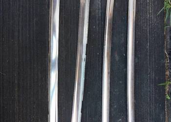 Listwy ozdobne przedniej szyby Mercedes-Benz w126 300se