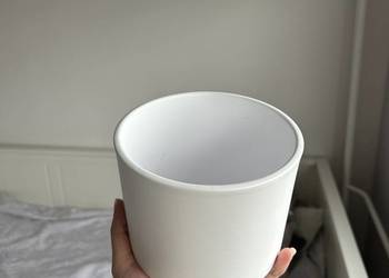 2 białe doniczki z Castoramy. średnica 14 cm