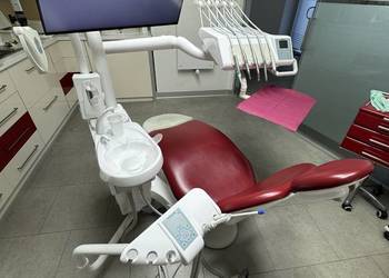 Sprzedam unit stomatologiczny Castelini skema 5.Kompresor Ekom gratis.