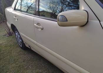 SZYBA KAROSERYJNA TRÓJKĄTNA TYLNA PRAWA MERCEDES W210