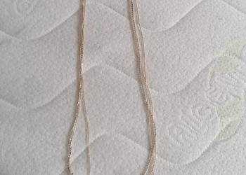 Kolczyki i potrójny łańcuszek Kolczyki i potrójny łańcuszek