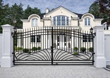 Elementy ogrodzenia wykonane są w technologii odlewu betonowego wzmocnioneg