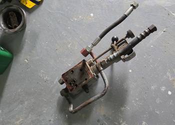 Rozdzielacz do podnośnik Ursus c330