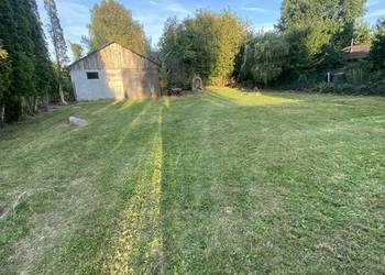 Działka nad jeziorem z kw ogrodzona