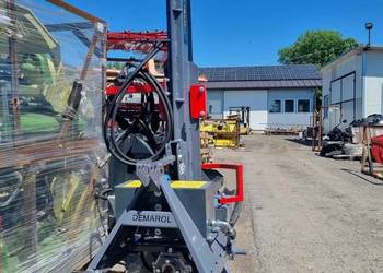 Łuparka hydrauliczna pionowa z własną pompą napędzana z wałka WOM