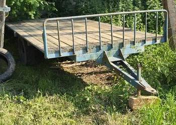 Laweta przyczepa skrzynia