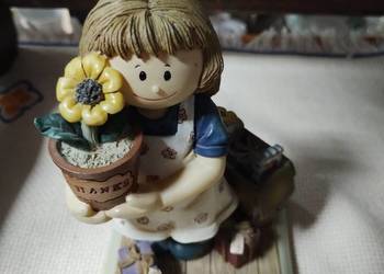 Figurka ceramiczna.