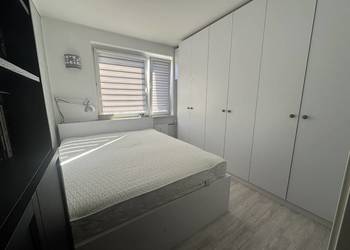 Zestaw mebli do sypialni szafa lóżko z szufladami materac jak IKEA