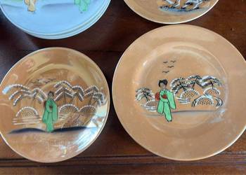 Talerzyk japoński z gejszą.  Opalizowana porcelana. W złotym kolorze.  Śl