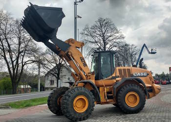 Terenowa ładowarka kołowa CASE 821E jak Liebherr Volvo CAT