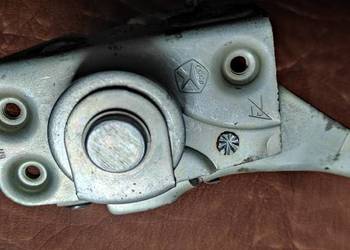 Zamek drzwi przód prawy Fiat 125P Lada Niva I