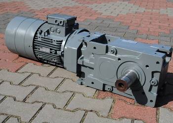 Motoreduktor kątowy 7.5kw. 65obr./min.. WATT