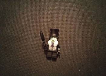Figurka pingwin z parasolem z Lego batman włamanie do jaskini 70909