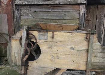 Młynek do czyszczenia ziarna zbóż firmy Moritz stary, zabytek