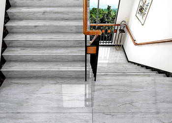 Schody z jasnego marmuru gres WYSOKI POŁYSK 120x30