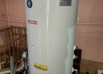 Podgrzewacz wody 80l z wężami , rurą