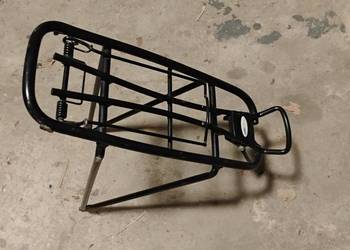 Używany aluminiowy bagażnik tylny na rower 26 lub 28 cali.