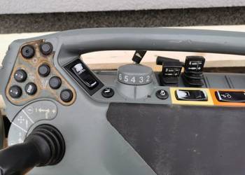 Podłokietnik Valtra T213