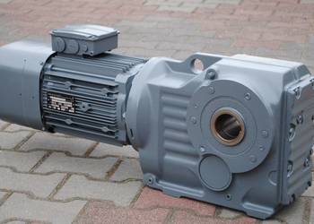 Motoreduktor kątowy 5.5kw. 40obr. z hamulcem. FIRMY SEW