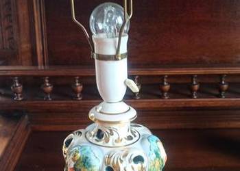 Lampa elektryczną z włoskiej manufaktury Capo di Monte