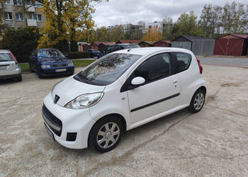 Peugeot 107 1,0pb  2011r