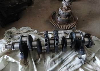 Ciągnik Ursus C-360 wał korbowy