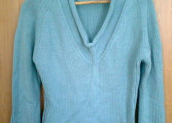 Sweter w serek rozmiar L