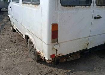 Szyby tylnych drzwi Mercedes 208 kaczka.