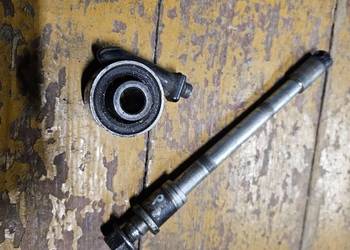 Kawasaki GPZ 500 Ośka oś przednia przód gpz500 ślimak tulejka