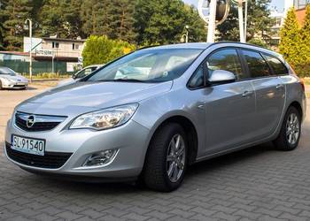 Opel Astra J bezwypadk., podgrz. fotele, tempomat, navi, BT/USB/CD, hak
